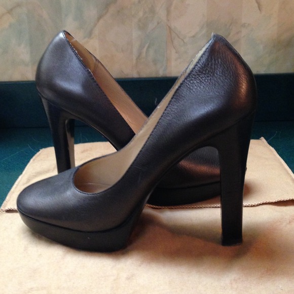 Shoes - Picture 3 of 4