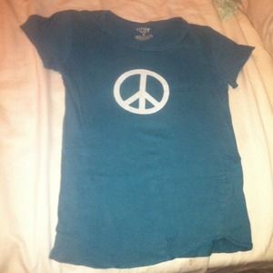 Bitten by SJP peace sign Tshirt