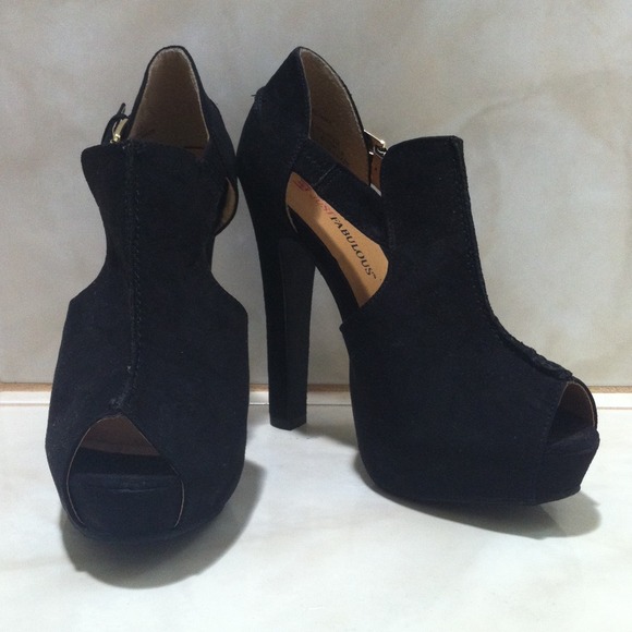 Peep Toe Buckled Pumps
