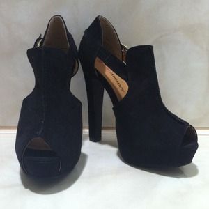 Peep Toe Buckled Pumps