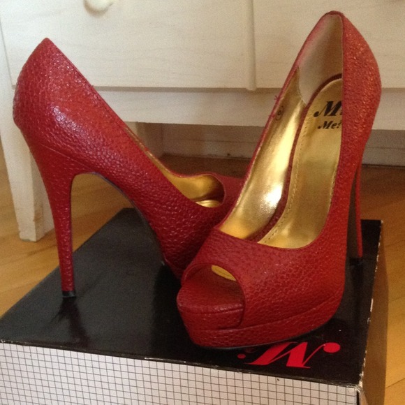 🚫SOLD in Bundle🚫Miss Me Red Peep-Toe