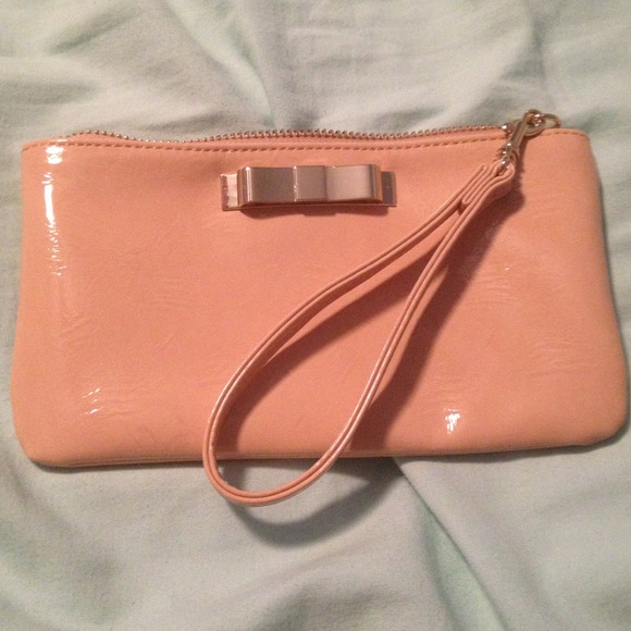 🚫🚫SOLD Nude express wristlet
