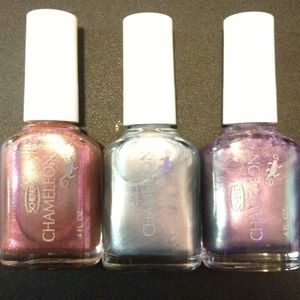 Chameleon nail polish