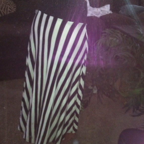 Black an white strip skirt new