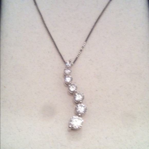 14K White Gold Diamond Pendent Necklace - Picture 2 of 3