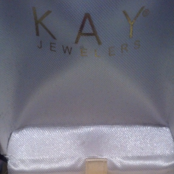 14K White Gold Diamond Pendent Necklace - Picture 3 of 3