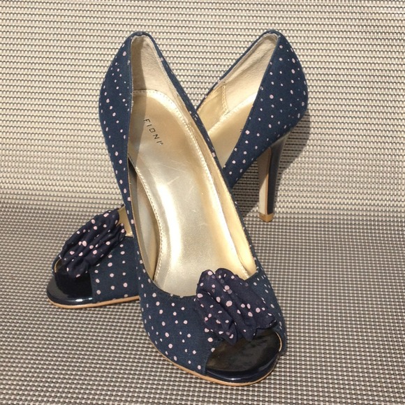 Navy and cream polka dot heels!