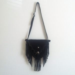 •REDUCED•🌸CROSS SHOULDER VELVET FRINGE BAG🌸