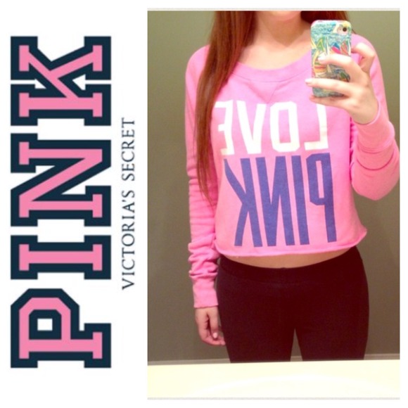 💋RESERVED💋 Victoria's Secret Pink crop top