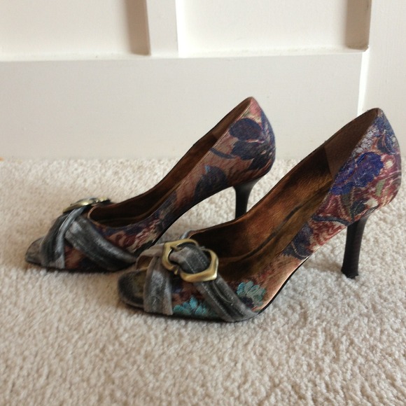 Nine West sz 6.5 blue bronze floral pumps