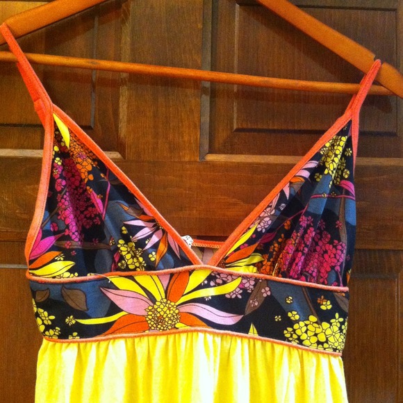 Small dress / med shirt - Picture 2 of 2