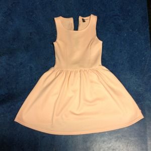 Cute spring dress!