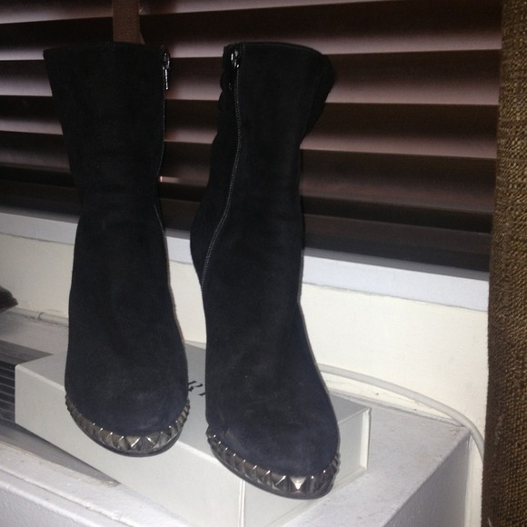 Stuart Weitzman suede booties wi metal