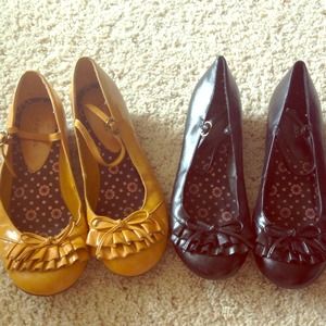 2 pairs of ruffled shoes, mustard yellow and black