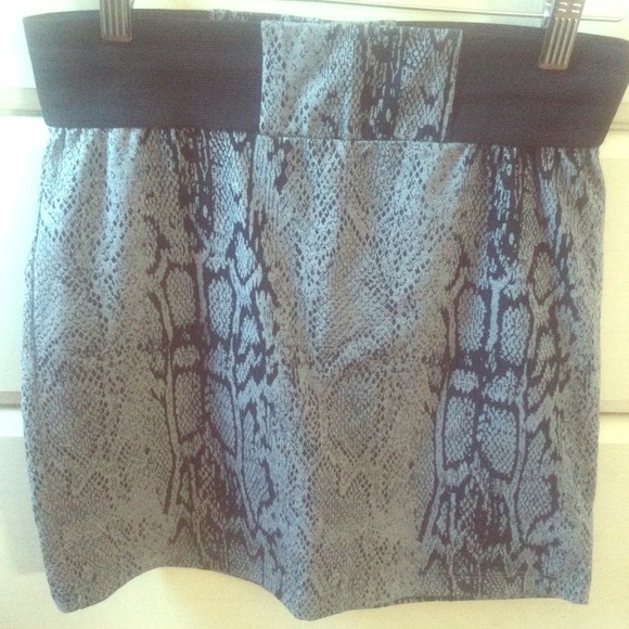 Guess Tight skirt