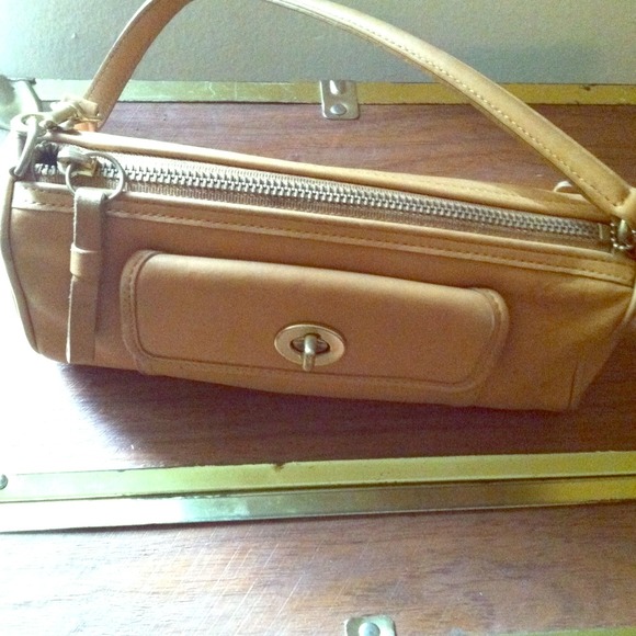 SIGNATURE COACH WITH BUCKLE MINI PURSE - Picture 1 of 4