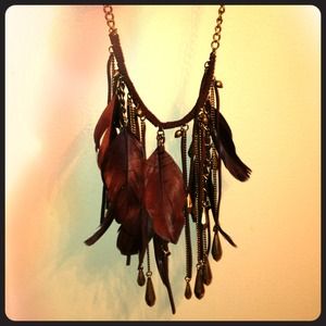 BKE Brown feather and chain necklace