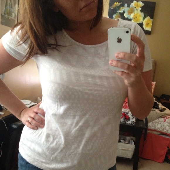 🚨SOLD🚨 Aztec pattern white tee