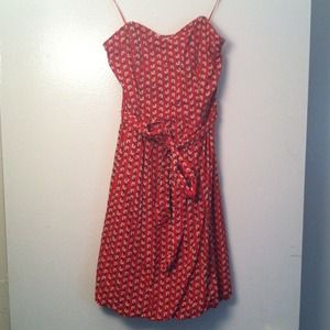 Cute strapless red dress.