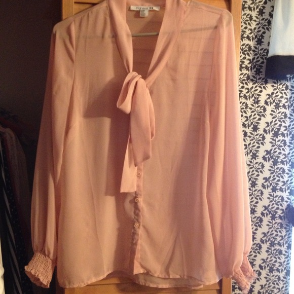 Sheer chiffon shirt w/ neck tie