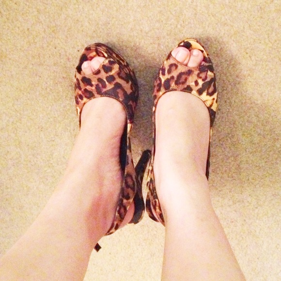 Nine West peep-toe platform sandals size 6 - Picture 2 of 3