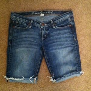 Bermuda shorts. Capris.