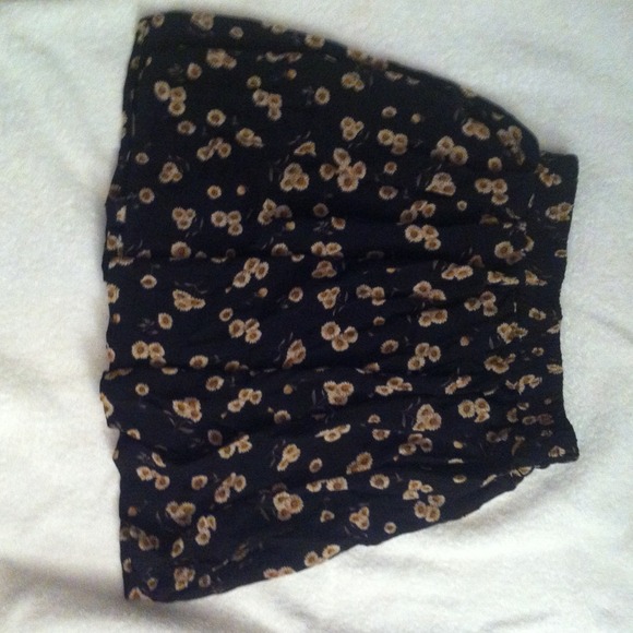 Brandy Melville Dresses & Skirts - sunflower skirt from brandy