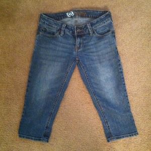Jean capris.