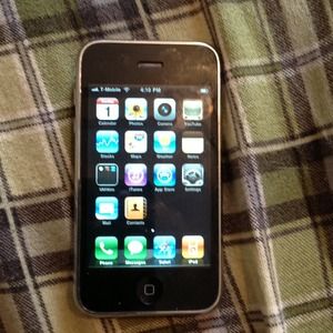 TRADED8gb Unlocked iPhone 3!! Price dropped to 50!