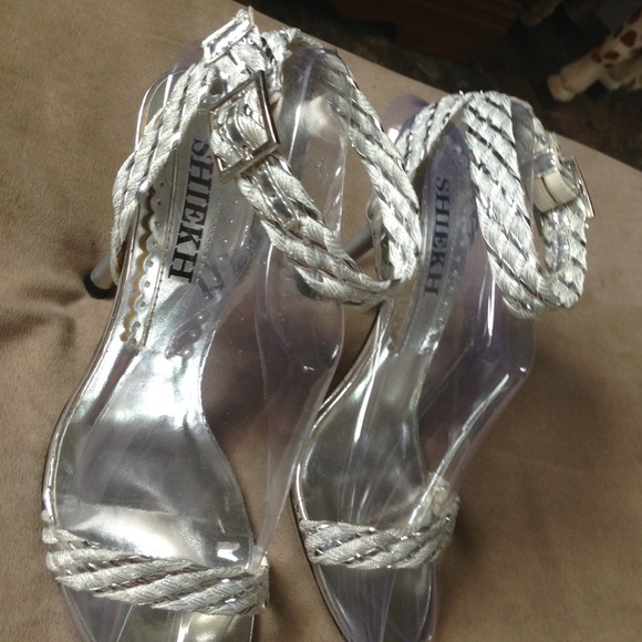 Silver buckle heels !