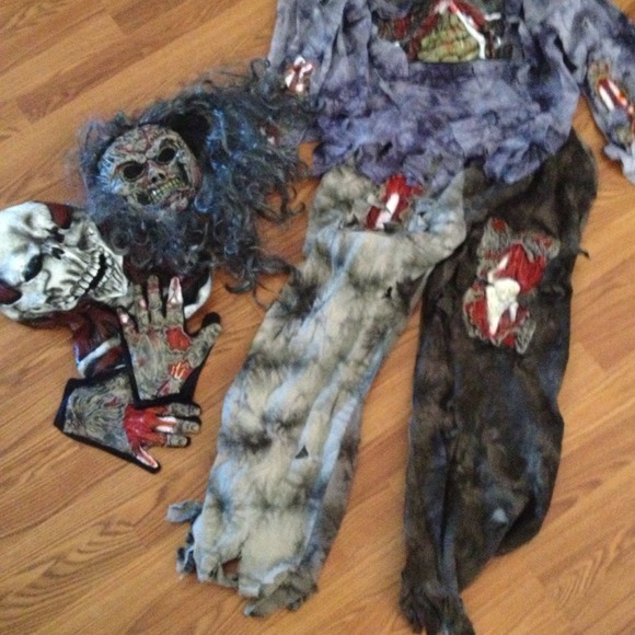 Adult Halloween costume with 2 Mask.