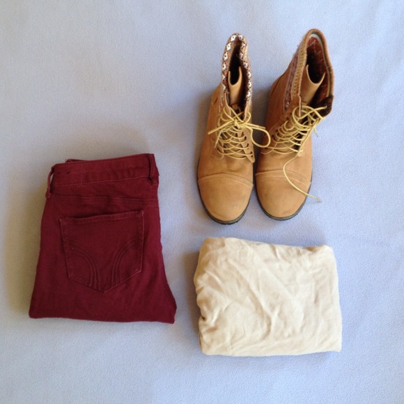 SOLD Hollister maroon skinny jeans/jeggings