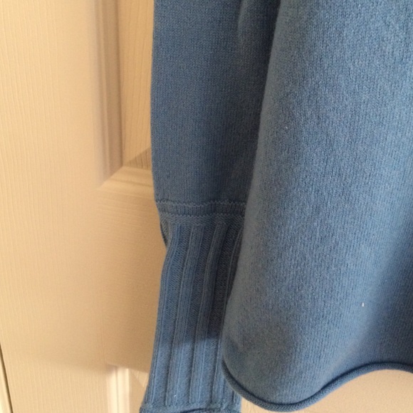 🚫SOLD🚫100% cashmere blue v neck sweater! - Picture 3 of 4