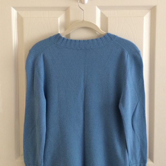 🚫SOLD🚫100% cashmere blue v neck sweater! - Picture 4 of 4