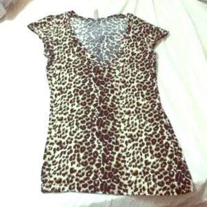leopard print v neck tee