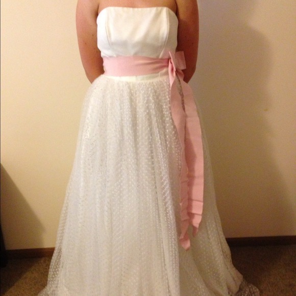 Vintage Style Bridal Gown - Picture 2 of 4
