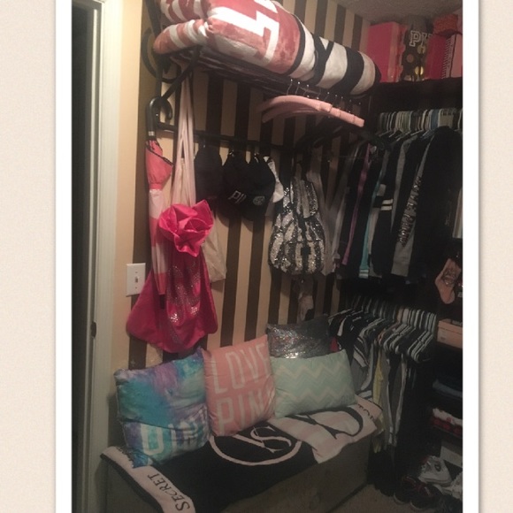 💕WELCOME TO MY CLOSET💕 - Picture 3 of 4