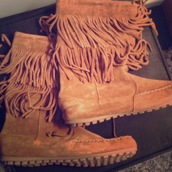 Minnetonka two fringe leather moccasins