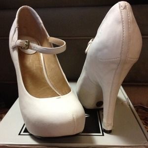 Frye Liz MJ in white size 7.5