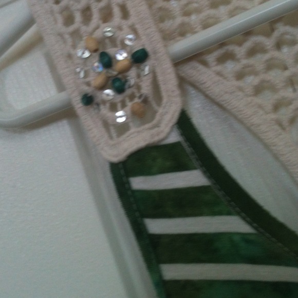 Not up to par with school dress code - Picture 2 of 4