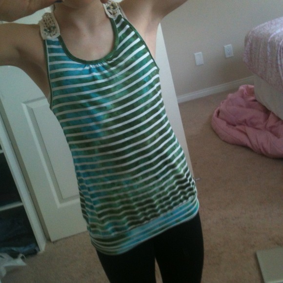 Not up to par with school dress code - Picture 4 of 4