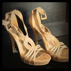 Charles by Charles David Gold Heels NWOT