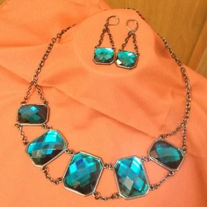 NWOT The Bib of Atlantis necklace