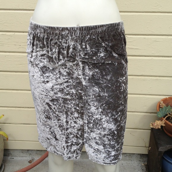 🎉REDUCED🎉 Gray velvet skirt