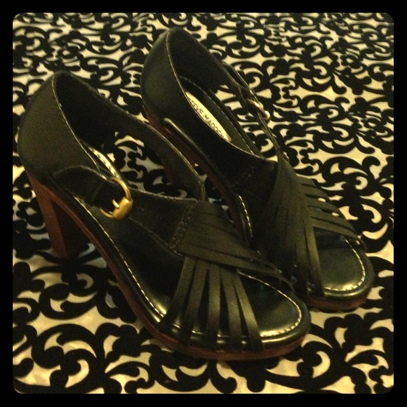 **PRICE REDUCED** Sandals on the go