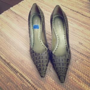 BCBGirls pointed toe pump