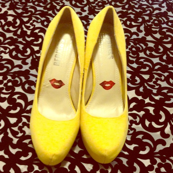 Yellow platform heel