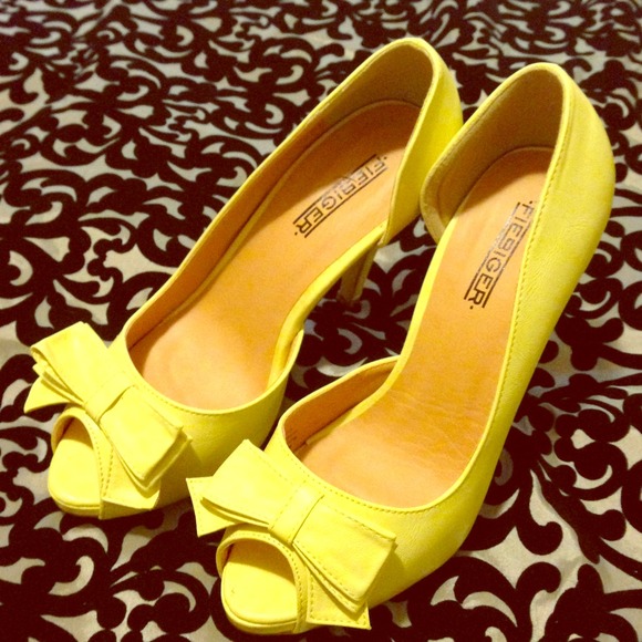 Cute yellow peep toe heels
