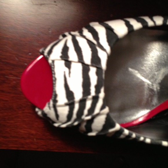 🌟REDUCED🌟Candies zebra pumps - Picture 3 of 4