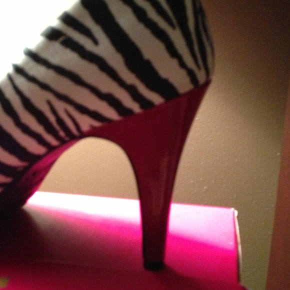 🌟REDUCED🌟Candies zebra pumps - Picture 4 of 4